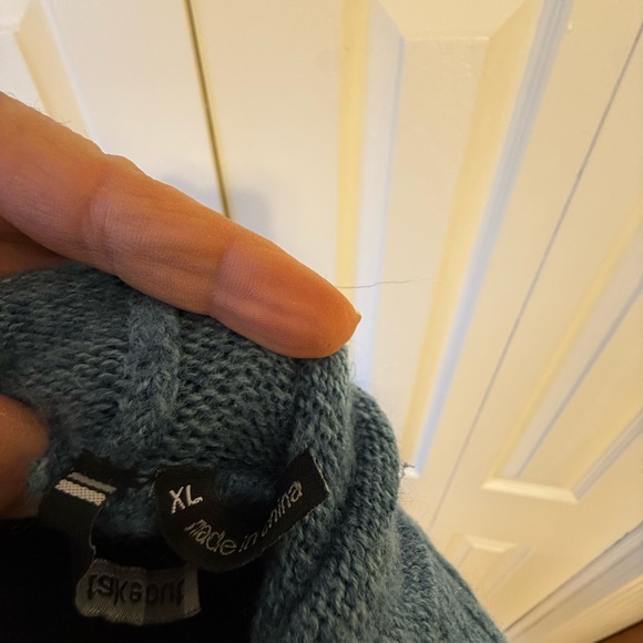 Takeout Blue Long Cardigan with Wooden Buttons - Picture 2 of 3